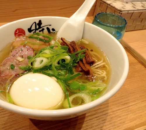 「塩そば＋味玉（920円）」@中華蕎麦 時雨の写真