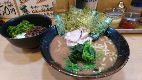 「ラーメン(並)＋ライス(無料) ￥ 650」@横浜家系らーめん 武道家 賢斗の写真