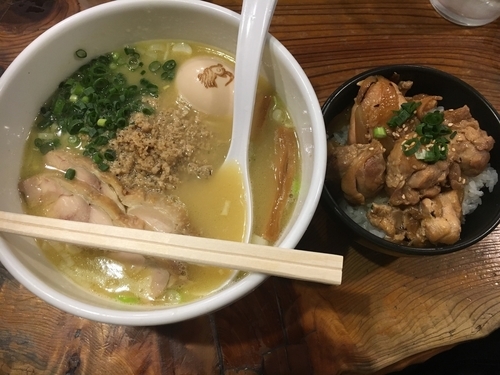 「鶏白湯ラーメン 鶏めし」@鶏の穴の写真