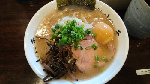 「らーめん、味玉、もやし　750円」@博多長浜らーめん いっきの写真