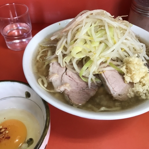 「半分固め コールはニンニク」@ラーメン二郎 神田神保町店の写真