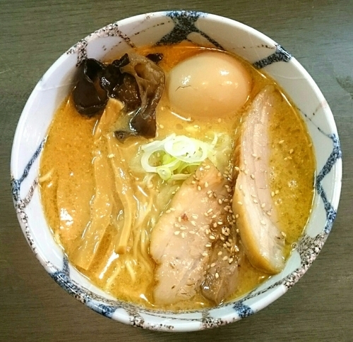 「みそらーめん 味玉」@風来居 新宿店の写真