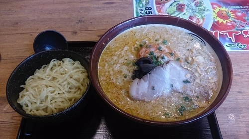 「豚骨ラーメン700円+替え玉120円」@ゆきむら亭 神立店の写真