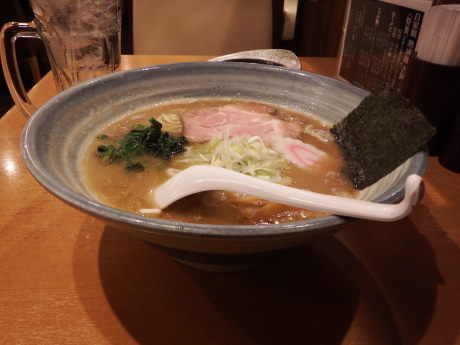 「ラーメン　普通盛り」@自家製熟成麺 吉岡の写真