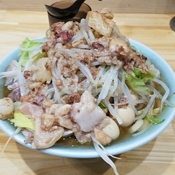小ラーメン750円うずら100円アブラマシマシヤサイカラメ
