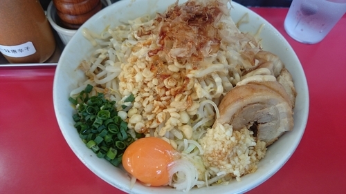 「まぜそば（普通）ニンニクマシ　ガリマヨ　肉パス肉追加」@用心棒 本号の写真