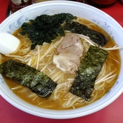 塩ネギラーメン（大）890円。