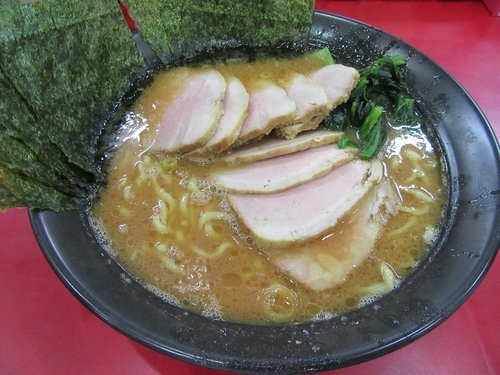 「チャーシューメン中（９３０円）＋海苔＋チャーシュー」@杉田家 千葉祐光店の写真