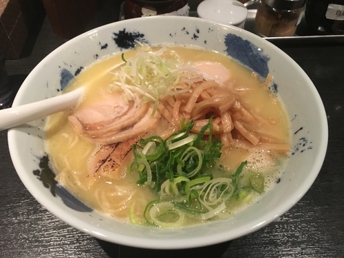 「濃厚鶏そば + メンマ + 味玉」@自家製麺 鶏そば 三歩一の写真