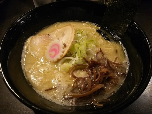 「じっくり豚骨（細麺）　＋細麺専用替玉：ばりかた」@ラーメン・餃子 響の写真
