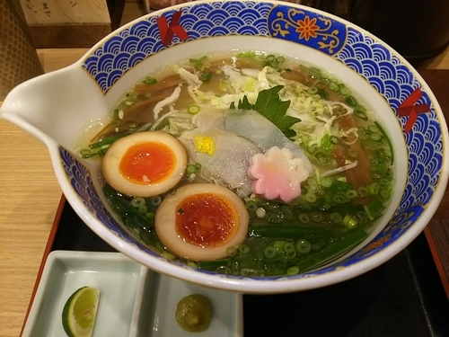 「ふぐだし潮らーめん　＋美味玉たまり漬け：サービス券」@ふぐだし潮 八代目けいすけ 東急プラザ銀座店の写真