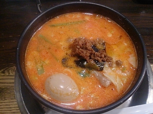 「特製坦々麺ちょい辛味玉ワンタン」@麺・飯場 たんやの写真