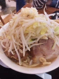 「ラーメン（中）」@ジャンクガレッジ イオンレイクタウンmori店の写真