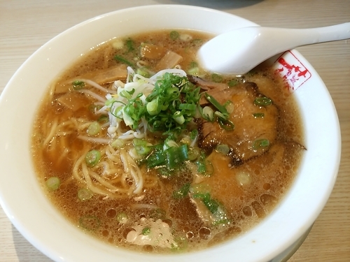 「醤油らーめん(並盛) $7.95」@藤一番 GUAM Tumon 2号店の写真