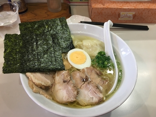 「塩ワンタンチャーシュー麺(海苔クーポン)」@再来軒の写真