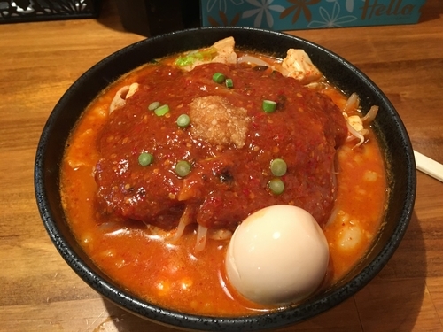 「味玉どて辛めん バラ肉倍増 ニンニク少なめ」@どてちん 習志野店の写真