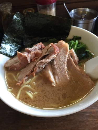 「チャーシュー麺、硬め濃いめ」@横浜家の写真