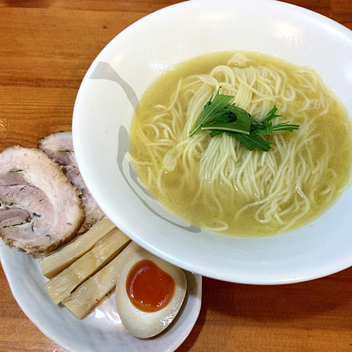 「塩らぁめん　800円」@爆じゅう餃子 餃点の写真