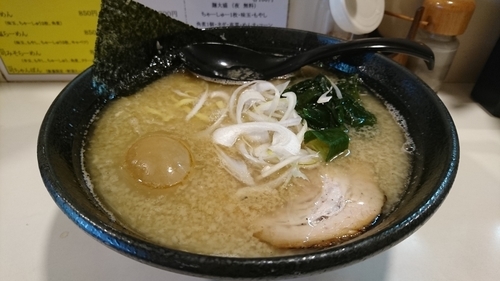 「らーめん＋味玉(サービス) ￥ 600」@らーめん 司の写真