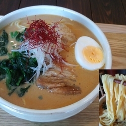 担々麺大盛900円