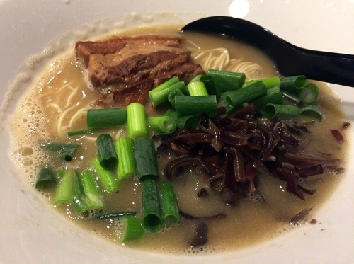 「豚そば（750円）バリカタ＋桃玉（150円）ハリガネ」@笑堂の写真