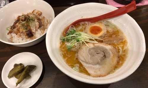 「えび鶏白湯ラーメンチャーシュー飯セット(800円＋300円)」@麺処GAKUの写真