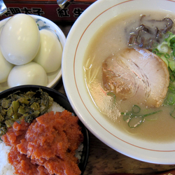 ふくちゃんらぁめん 680円 + ご飯 210円（ゆで玉子∞