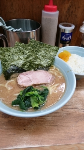 「とんこつ醤油ラーメン(並)」@横浜ラーメン 武蔵家 志木店の写真