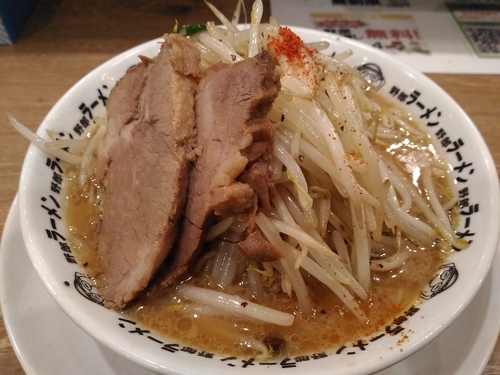 「野郎ラーメン（炒め野菜）」@野郎ラーメン 鶴瀬東口店の写真