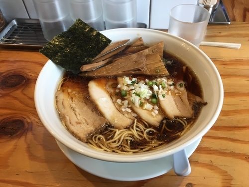 「たまり醤油らーめん + チャーシュー + メンマ」@らーめん みき屋の写真