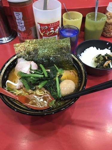 「チャーシューメン中 味玉 麺固め油多め」@家系総本山 ラーメン吉村家の写真