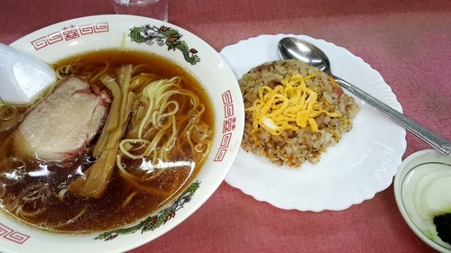 「半チャーハン、ラーメンセット750円」@中華料理 萬福の写真