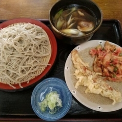 鴨汁そば(並盛)900円＋かき揚げ天100円＋ちくわ天100