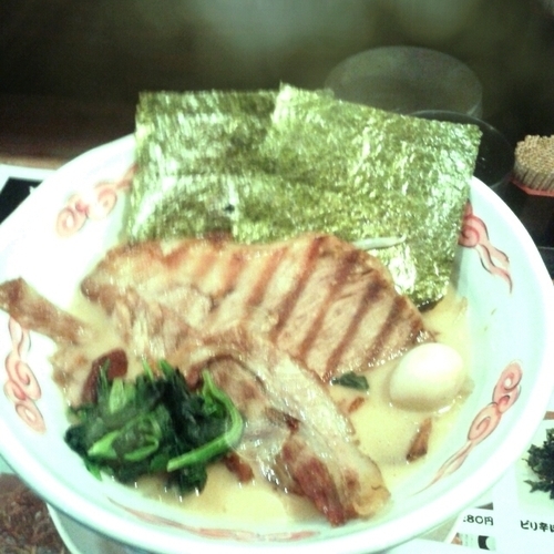 「かぶりつきチャーシュー」@横濱家系ラーメン 神山 加美東店の写真