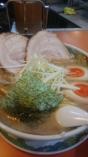 「ラーメン+味玉+チャーシュー1枚+瓶ビール」@幸来の写真