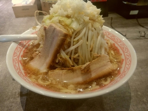 「角ふじラーメン(並盛・200g・野菜・ニンニク増し)750円」@麺処 湊生の写真
