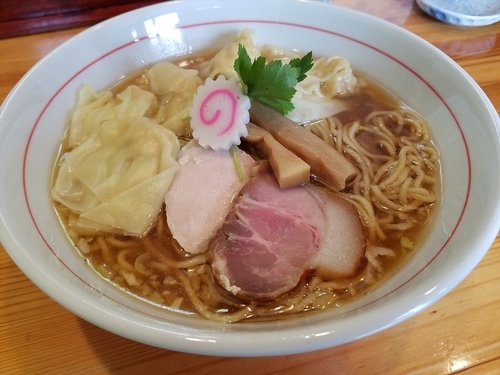 「ワンタン中華そば (750円) + 大盛(100円)」@麺笑 コムギの夢の写真