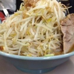 ミニラーメン ハーフハーフ  野菜普通 脂少