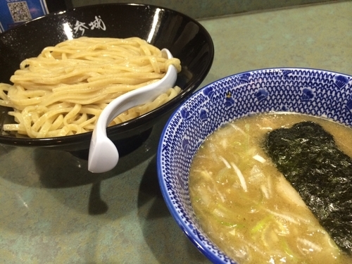 「つけ麺(あっさり)　並盛」@つけめん 参城の写真