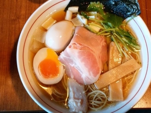 「煮干そば・白醤油＋味玉」@寿製麺よしかわ 川越店の写真