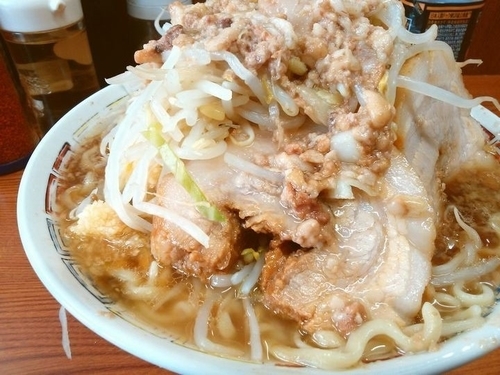 「ラーメン（麺少なめ、ニンニク少しヤサイアブラ）」@ラーメン二郎 亀戸店の写真