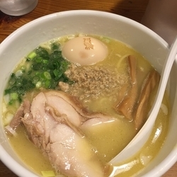 白鶏ラーメン味玉のせ