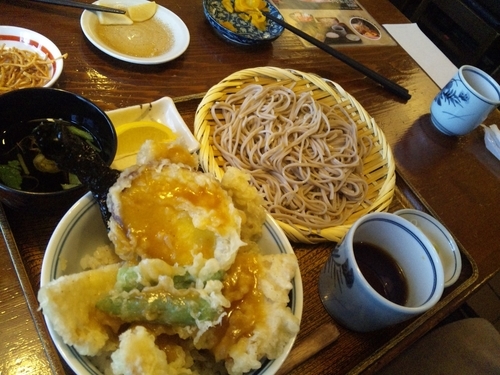 「ロース豚天丼（小そばセット）９８０円」@そば蔵 湖畔通り本店の写真