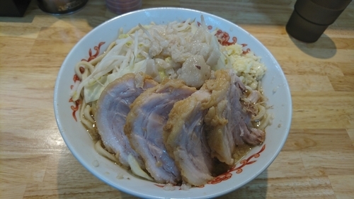 「小ブタ4枚+ニンニク少し+アブラ」@ラーメン 登良治郎の写真