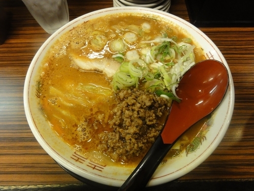 「みそとんこつラーメン（ピリカラ）」@白馬童子 高井田店の写真