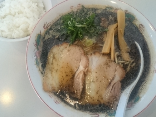 「【限定】黒カレーラーメン￥750＋小ライス（サービス）」@麺や ○雄の写真
