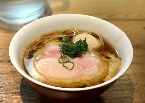 「味玉醤油ラーメン850円」@ラーメン屋 トイ・ボックスの写真