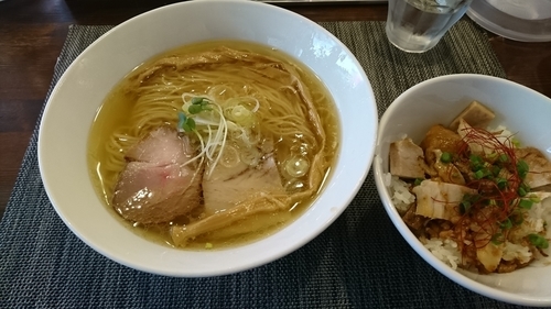 「塩らぁ麺&とろ豚丼セット」@らぁ麺 やまぐち 辣式の写真