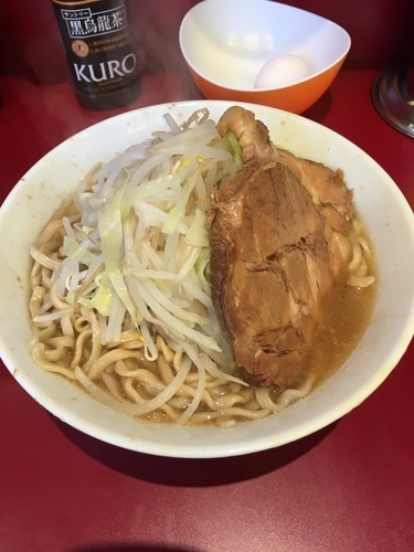 「小ラーメン 700円+生卵50円」@ラーメン二郎 荻窪店の写真