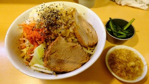 「汁なし（750円）＋ニラキムチ（100円）ニンニクアブラ」@ラーメン荘 地球規模で考えろ 伏見本店の写真